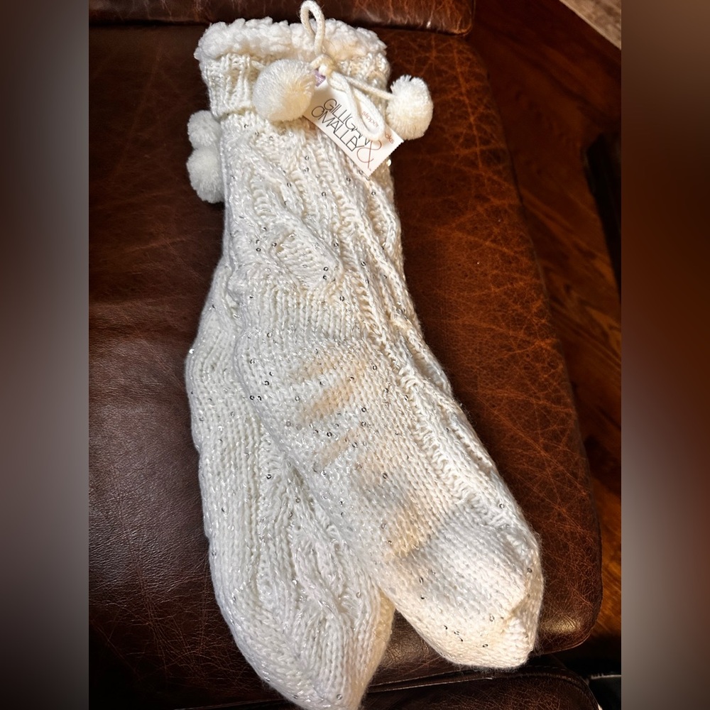 Gilligan & O'Malley cream colored cable Knit Slippers socks